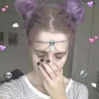 一个穿白色衣服的女生头像图片