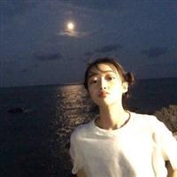 一个穿白色衣服的女生头像图片