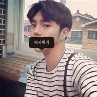 条纹T恤系列的男生头像
