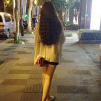 穿黄衣服的女生头像