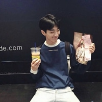 韩国中分男生头像