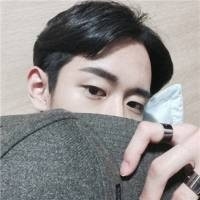 韩国中分男生头像
