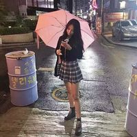 穿平底鞋的女生头像