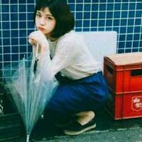穿平底鞋的女生头像