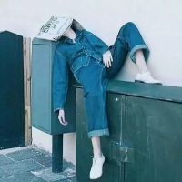 穿平底鞋的女生头像