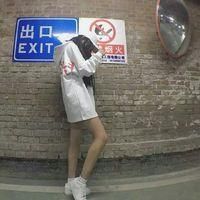 穿平底鞋的女生头像