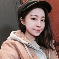 戴帽子时尚女生头像