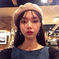 戴帽子时尚女生头像