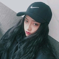 戴帽子时尚女生头像