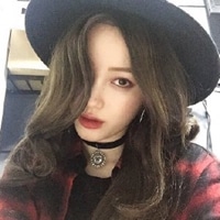 戴帽子时尚女生头像