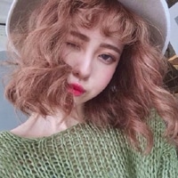 戴帽子时尚女生头像