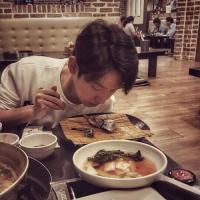 帅男生活照微信头像