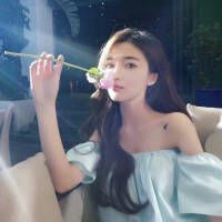 淡蓝色的唯美女生头像