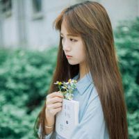 淡蓝色的唯美女生头像