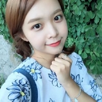 淡蓝色的唯美女生头像