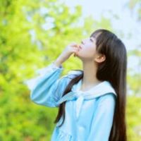 淡蓝色的唯美女生头像