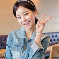 穿牛仔衣服的女生头像