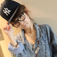 穿牛仔衣服的女生头像