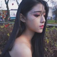 穿吊带背心的女生头像