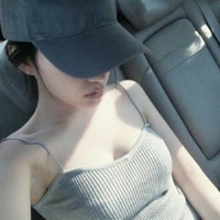 穿吊带背心的女生头像