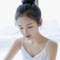 穿吊带背心的女生头像