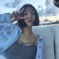 穿吊带背心的女生头像