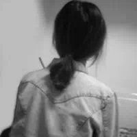 女生背影丸子头头像
