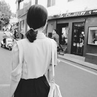 女生背影丸子头头像