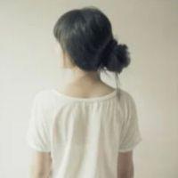女生背影丸子头头像