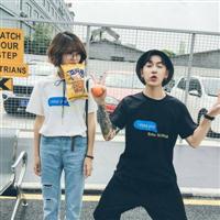 逛街的个性情侣头像