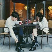 逛街的个性情侣头像