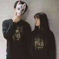 身穿情侣装的个性情侣头像