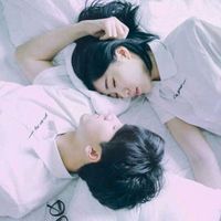 身穿情侣装的个性情侣头像