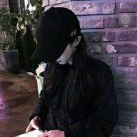 身穿情侣装的个性情侣头像