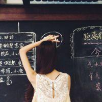 女生头像上半身背影