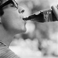 喝酒的霸气男生头像图片