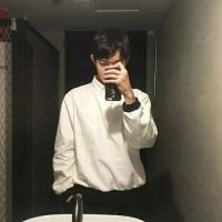 白衬衫男生个性头像