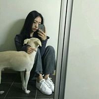 qq头像女生自拍露手机超霸气