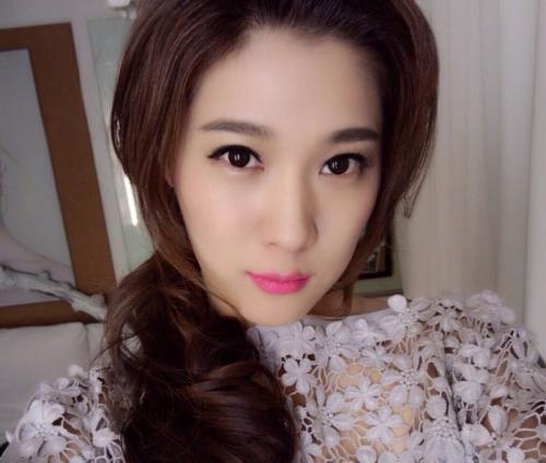 qq网名暗黑系女生两个字