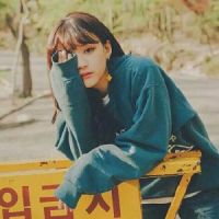 高清欧美街头风女生头像