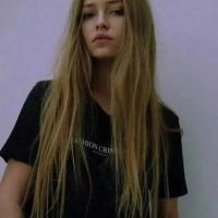 高清欧美街头风女生头像