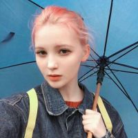 高清欧美街头风女生头像