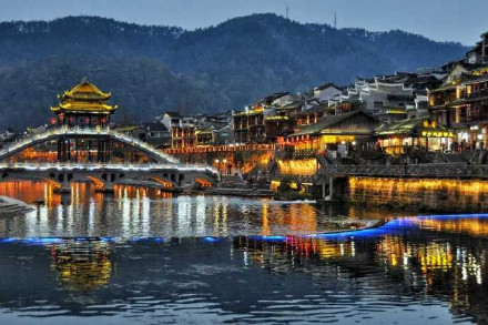 凤凰古镇旅游朋友圈说说