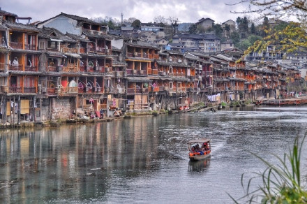 凤凰古镇旅游朋友圈说说