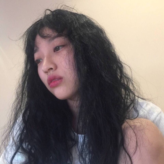 原宿风女生桌面壁纸图片