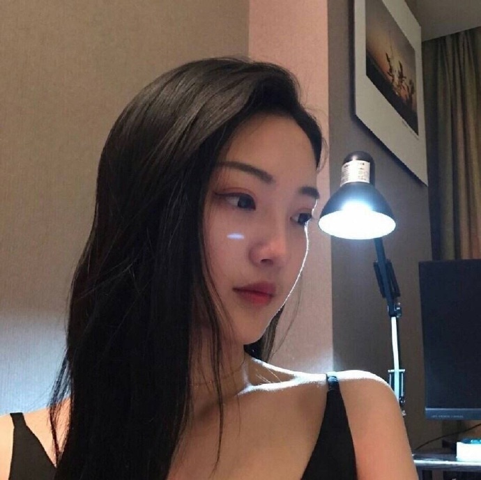 原宿风女生桌面壁纸图片