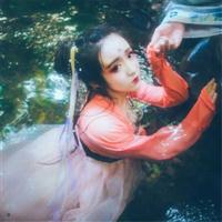 红色唯美女生头像