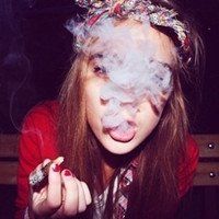 红色唯美女生头像