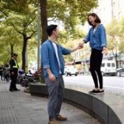 情侣头像一男一女背景马路