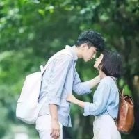 树林里qq情侣头像一男一女
